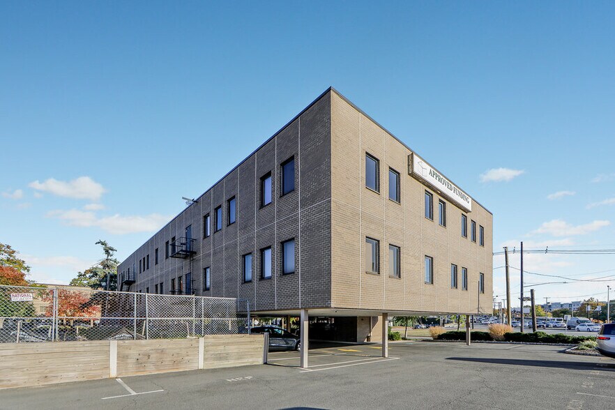 41 Grand Ave, River Edge, NJ à louer - Photo du bâtiment - Image 2 de 19