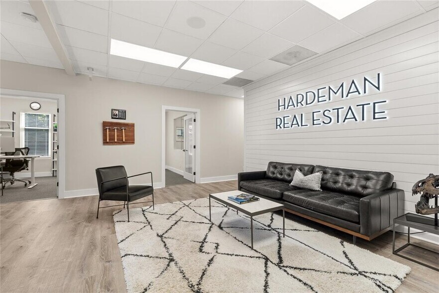 6111 Peachtree Dunwoody Rd NE, Atlanta, GA à vendre - Photo du bâtiment - Image 2 de 30