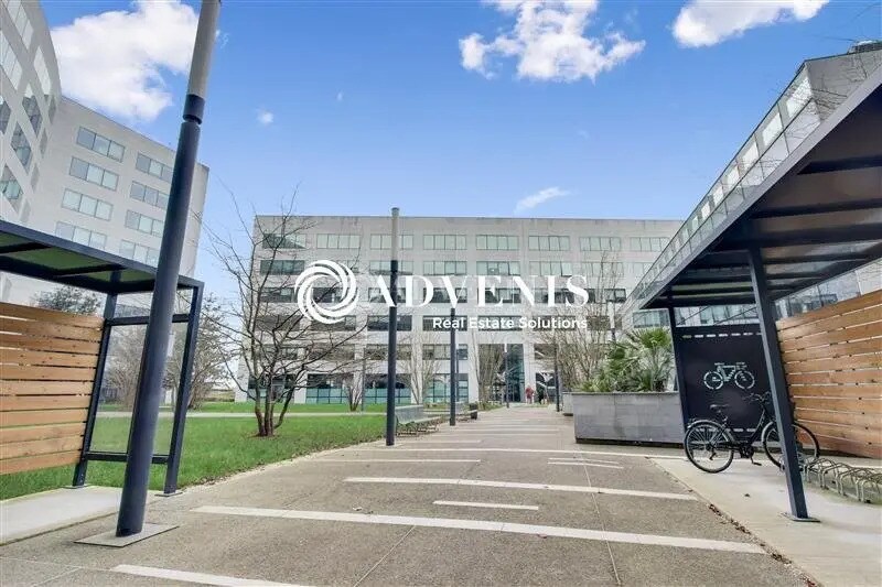 Bureau dans Noisy-le-Grand à louer - Photo du bâtiment - Image 1 de 10