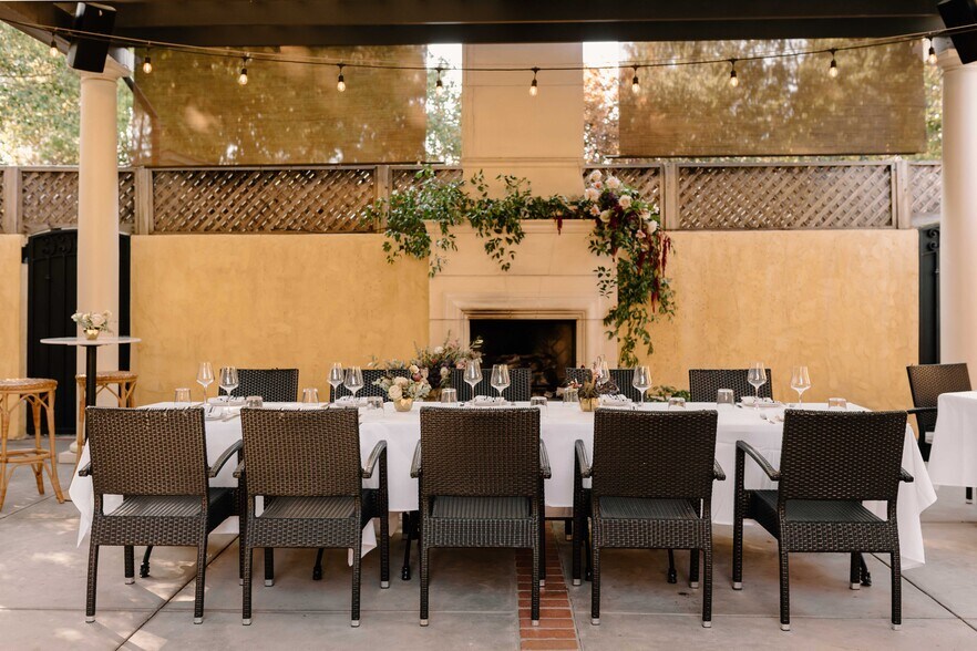 241 1st St W, Sonoma, CA à vendre - Photo du bâtiment - Image 3 de 11