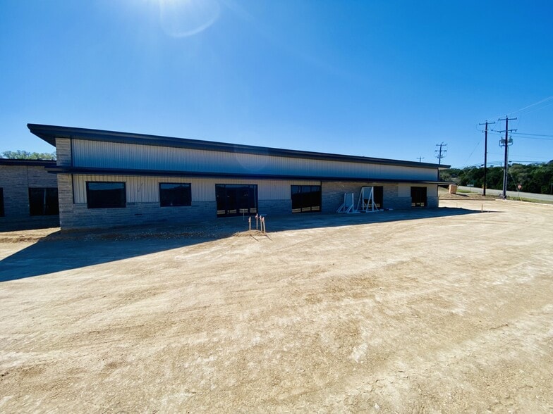 8932 FM 1863, Garden Ridge, TX à louer - Photo du bâtiment - Image 3 de 7