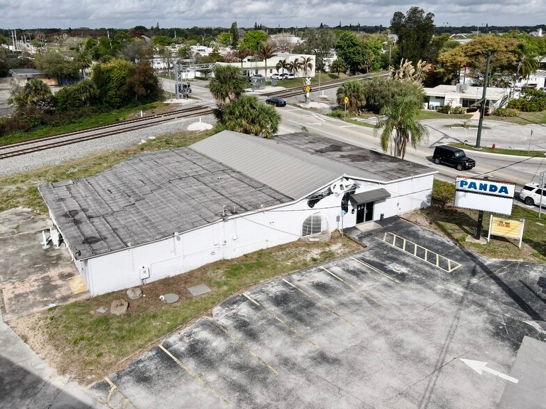 721 Us Hwy 1, Vero Beach, FL à vendre - Photo du bâtiment - Image 2 de 6