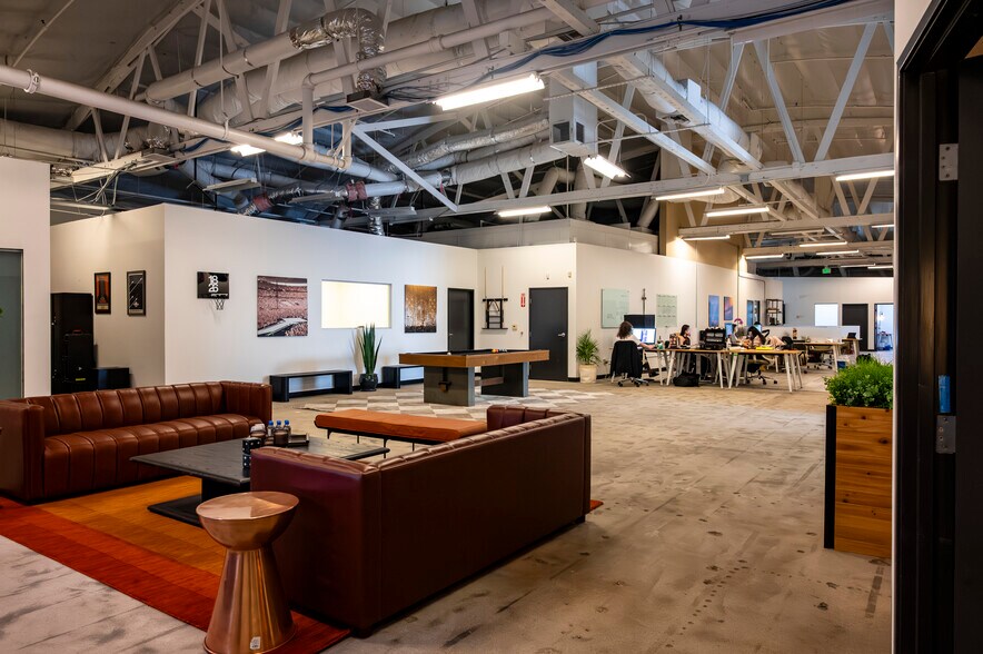 640 S Glenwood Pl, Burbank, CA à louer - Photo du bâtiment - Image 2 de 7