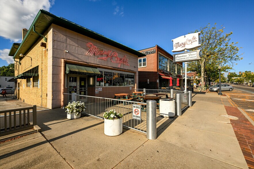 780 W Market St, Akron, OH à vendre - Photo du bâtiment - Image 1 de 44