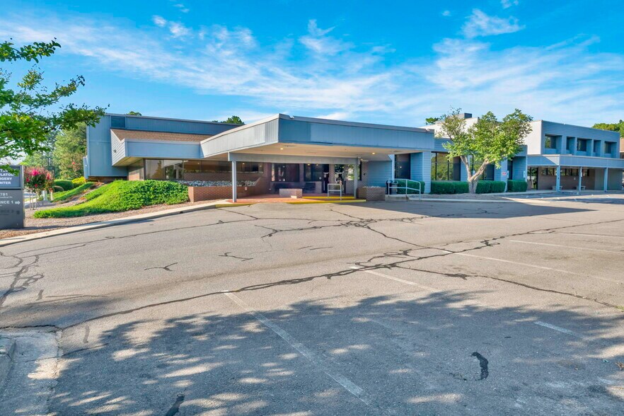 1767 & 1781 Metromedical Dr, Fayetteville, NC à vendre - Photo du bâtiment - Image 3 de 30