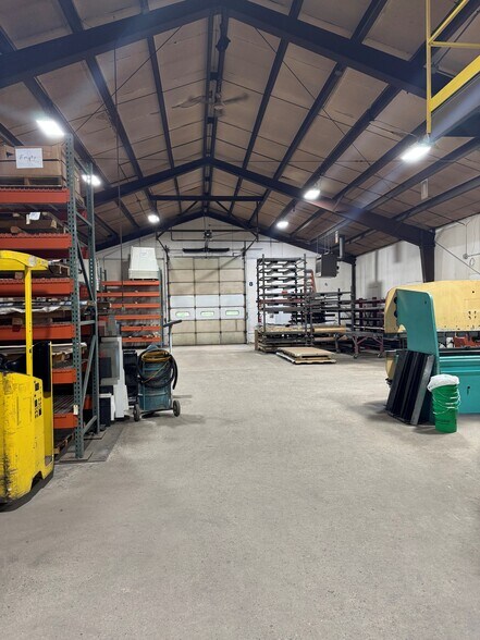 314 Elm Dr, Loyal, WI à louer - Photo du bâtiment - Image 2 de 4