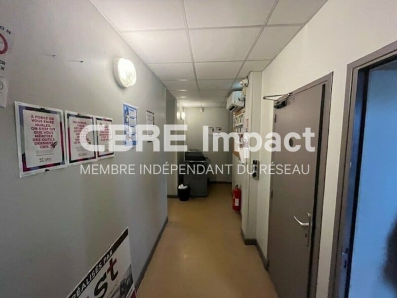 55 Rue Du Commerce, Cormontreuil for lease - Interior Photo - Image 2 of 11