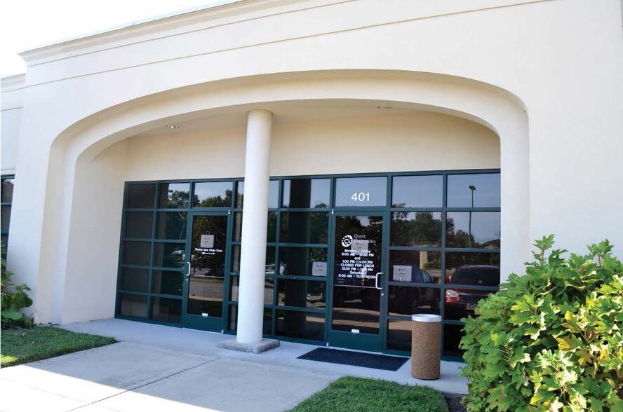 11848 Rock Landing Dr, Newport News, VA à louer - Photo du bâtiment - Image 3 de 12