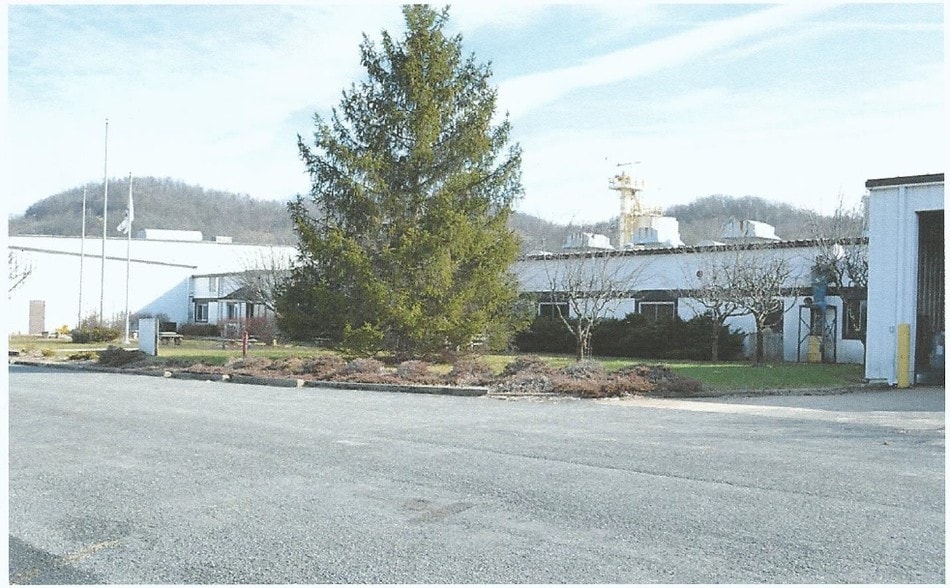 1211 Afg Rd, Bridgeport, WV à louer - Photo du bâtiment - Image 2 de 5