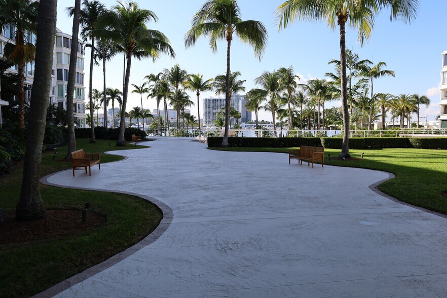 44 Cocoanut Row, Palm Beach, FL à vendre - Photo du bâtiment - Image 3 de 6
