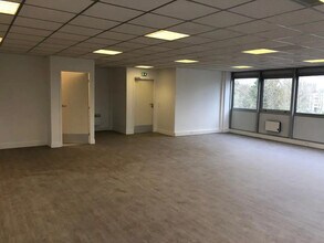 9 Avenue Du Canada, Les Ulis à louer Photo intérieure- Image 2 de 2