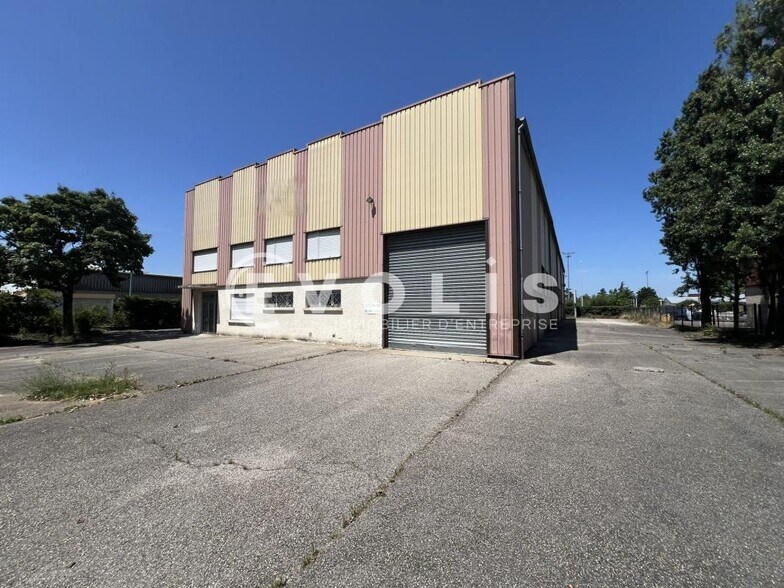 Industrial in Chassieu for lease - Building Photo - Image 2 of 24