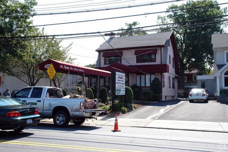 682 Forest Ave, Staten Island, NY for sale - Primary Photo - Image 1 of 1