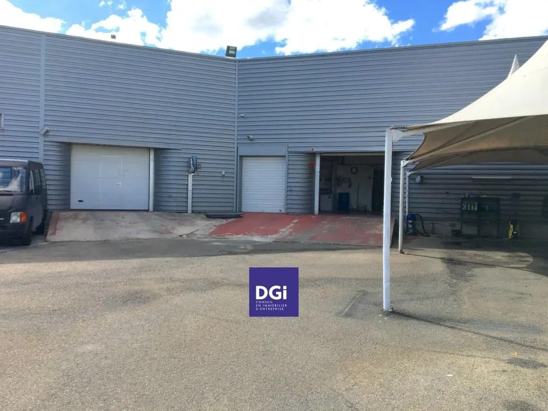 Flex in Nîmes for lease Building Photo- Image 1 of 3