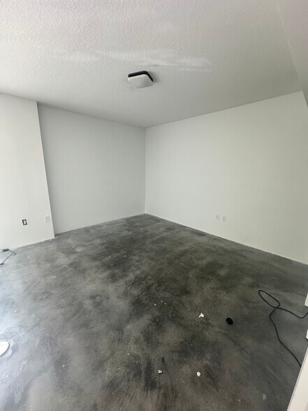 410 Evernia St, West Palm Beach, FL à louer - Photo intérieure - Image 2 de 38