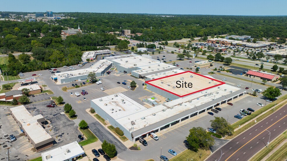 10360 Metcalf Ave, Overland Park, KS à louer - Photo du bâtiment - Image 3 de 5