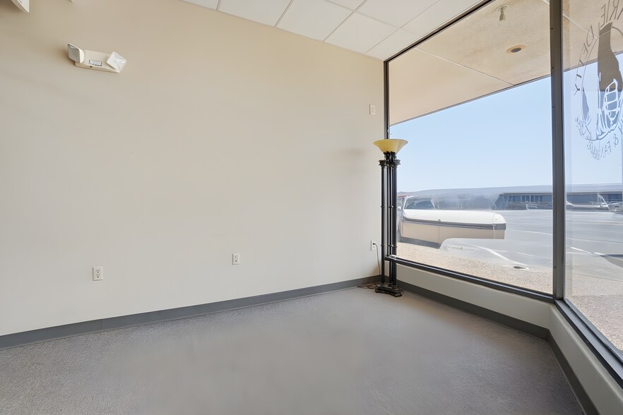 317 SW C Ave, Lawton, OK for lease - Building Photo - Image 3 of 20