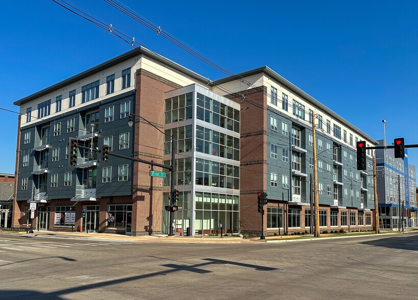 60 E Green St, Champaign, IL for lease - Primary Photo - Image 1 of 1