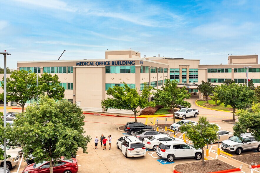 4510 Medical Center Dr, McKinney, TX à louer - Photo du bâtiment - Image 2 de 7