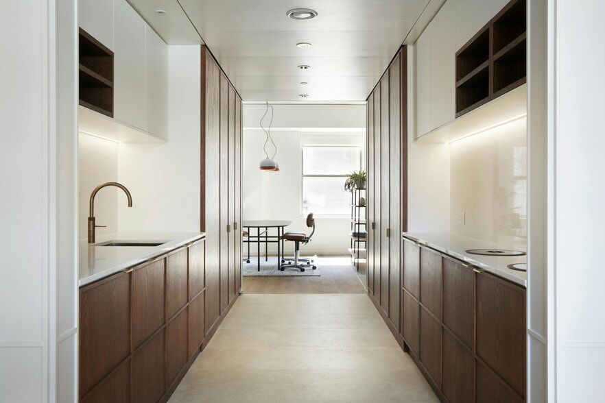 3-5 Rathbone Pl, London for lease - Building Photo - Image 3 of 7