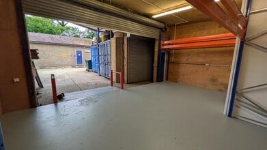 Sample Oak Ln, Chilworth à louer Photo intérieure- Image 2 de 3