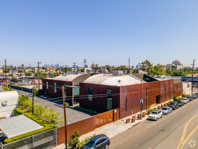 706-720 N Cahuenga Blvd, Los Angeles, CA for lease - Building Photo - Image 2 of 76