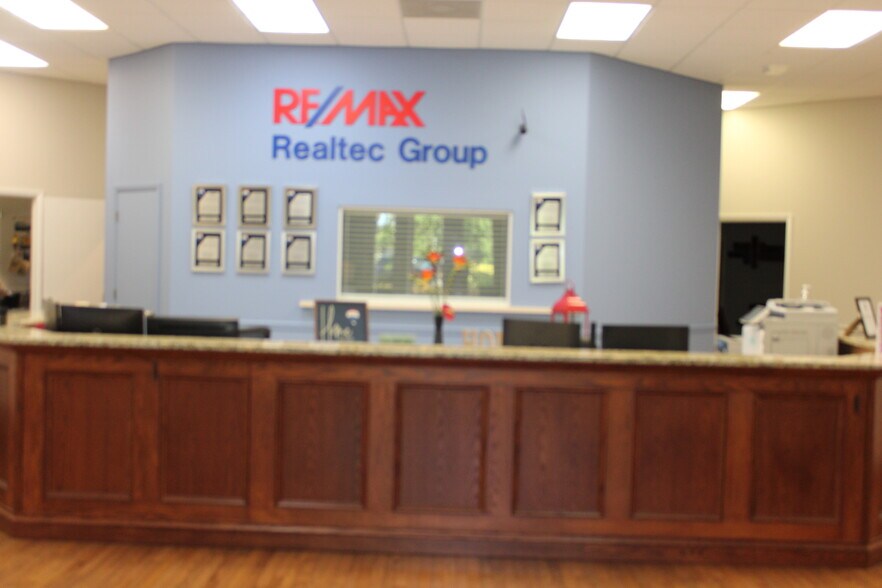 4175 Woodlands Pky, Palm Harbor, FL for lease - Building Photo - Image 2 of 14