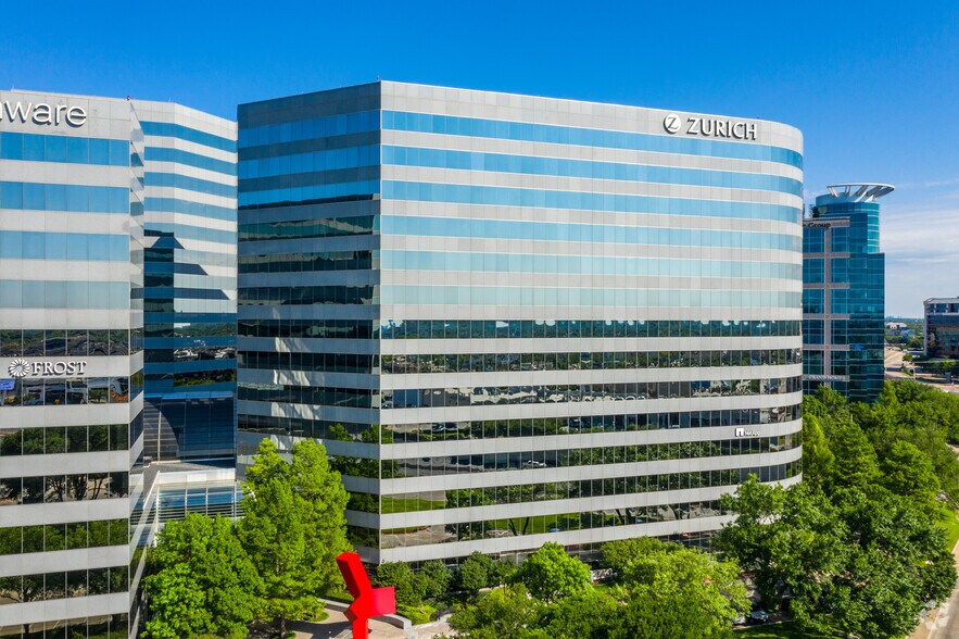 15301 N Dallas Pky, Addison, TX à louer - Photo du bâtiment - Image 2 de 3