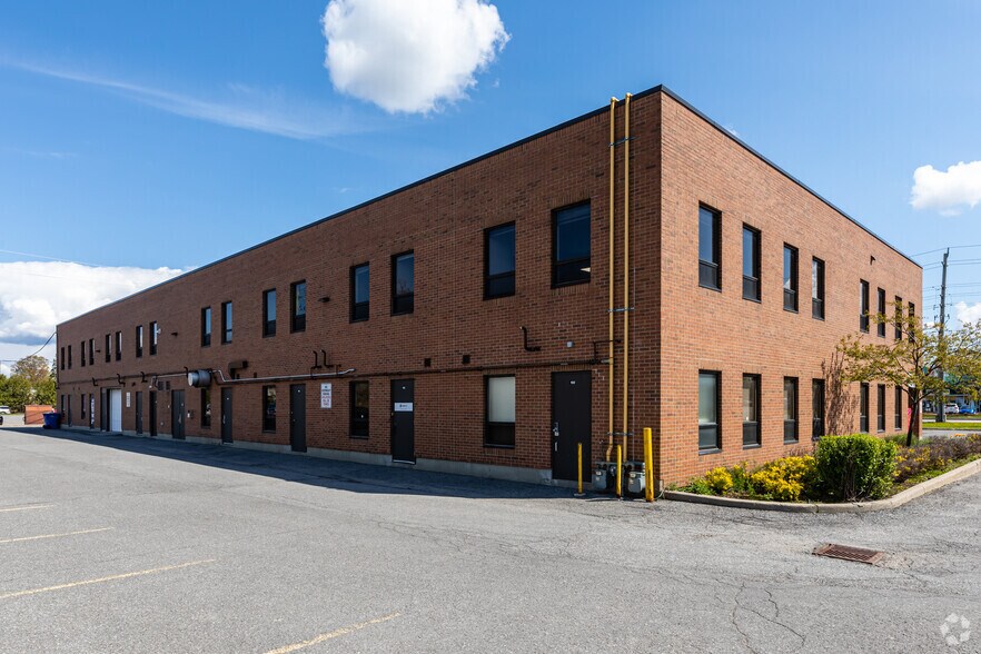 1900 Merivale Rd, Ottawa, ON à louer - Photo du bâtiment - Image 2 de 4