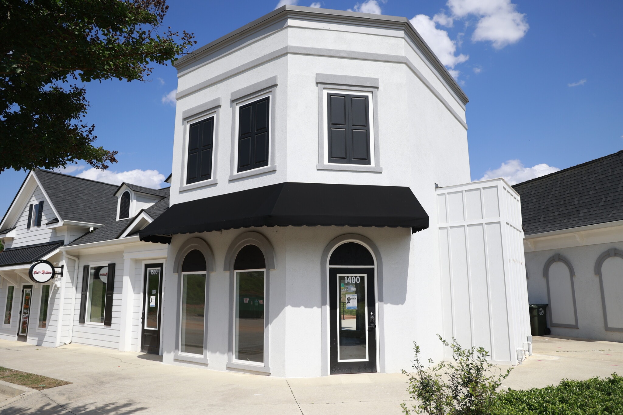 1053 S Lake Cir, Morrow, GA for lease Building Photo- Image 1 of 2