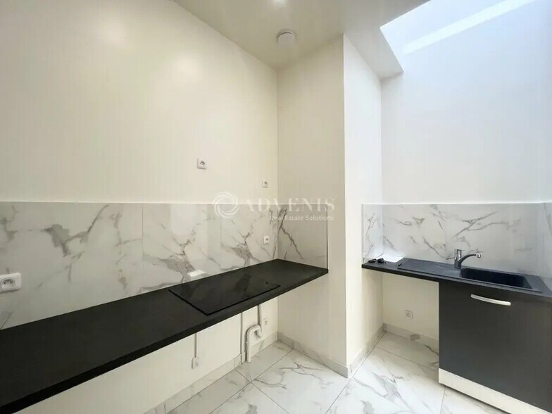 Office in Paris for sale - Interior Photo - Image 3 of 7