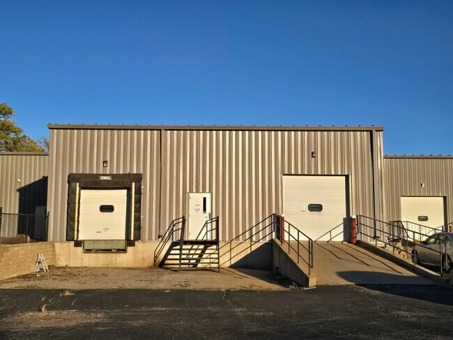 Plus de détails pour 1101 S Broadway St, Yankton, SD - Industriel à louer