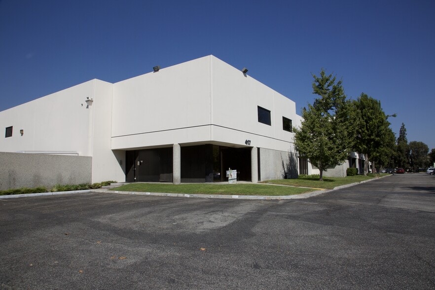 417 E Huntington Dr, Monrovia, CA à louer - Photo du bâtiment - Image 2 de 25