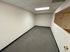 400 Lake Cook Rd, Deerfield, IL for lease Interior Photo- Image 2 of 6