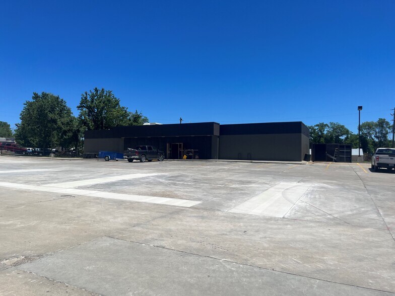 2321 S Lees Summit Rd, Independence, MO for sale - Primary Photo - Image 1 of 2