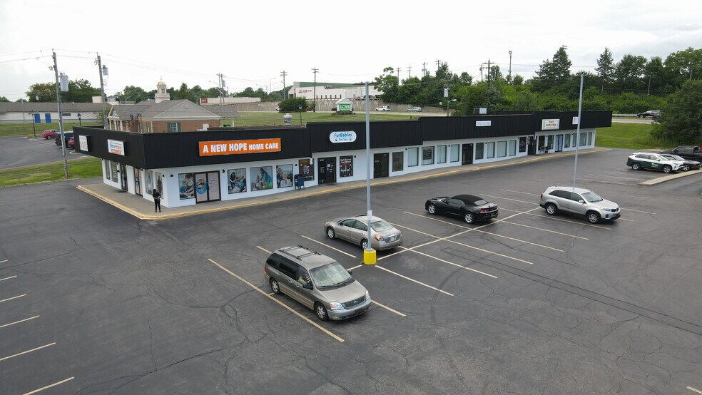 Kittyhawk Plaza - 4461-4498 Marie Dr portefeuille de 4 propriétés à vendre sur LoopNet.ca - Photo du bâtiment - Image 3 de 3