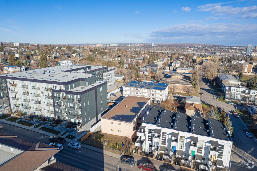 1812 26th Ave SW, Calgary, AB à vendre - Aérien - Image 3 de 11
