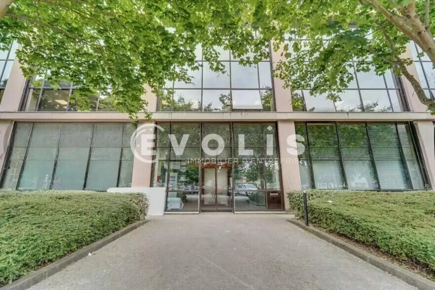 Bureau dans Torcy à louer - Photo du bâtiment - Image 1 de 3