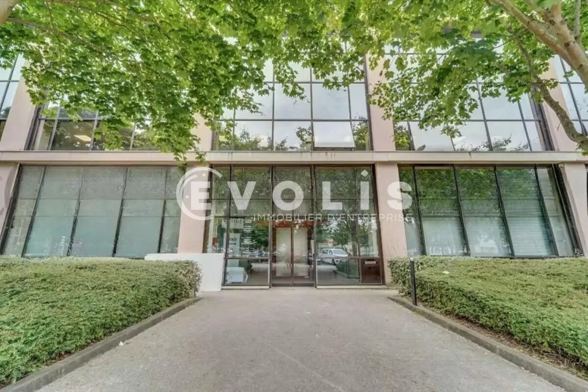 Office in Torcy for lease Building Photo- Image 1 of 4