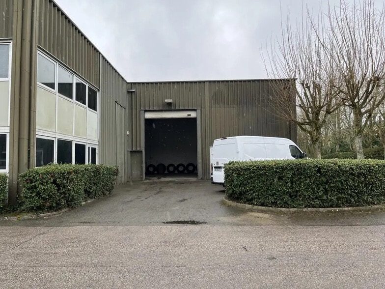 1-3 Avenue Jean Pierre Timbaud, Trappes for lease - Building Photo - Image 3 of 8