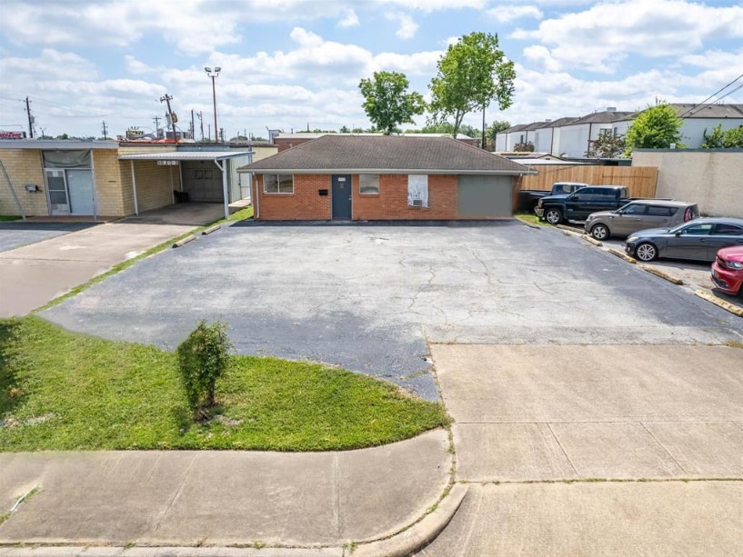 1726 Monarch Oaks St, Houston, TX for lease Primary Photo- Image 1 of 2