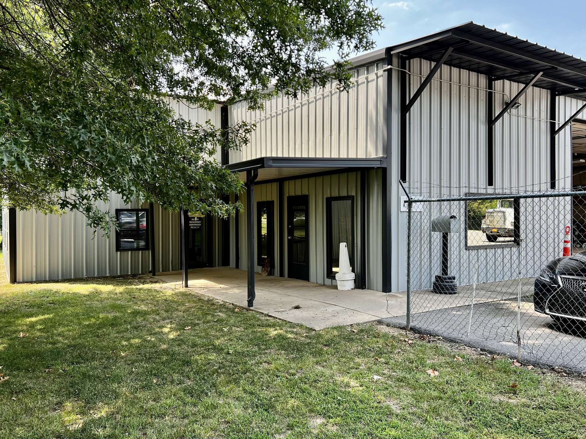 605 S Barrington Rd, Springdale, AR for sale Primary Photo- Image 1 of 1