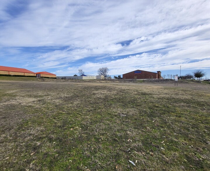 5505 Watauga Rd, Watauga, TX à vendre - Photo du bâtiment - Image 2 de 3