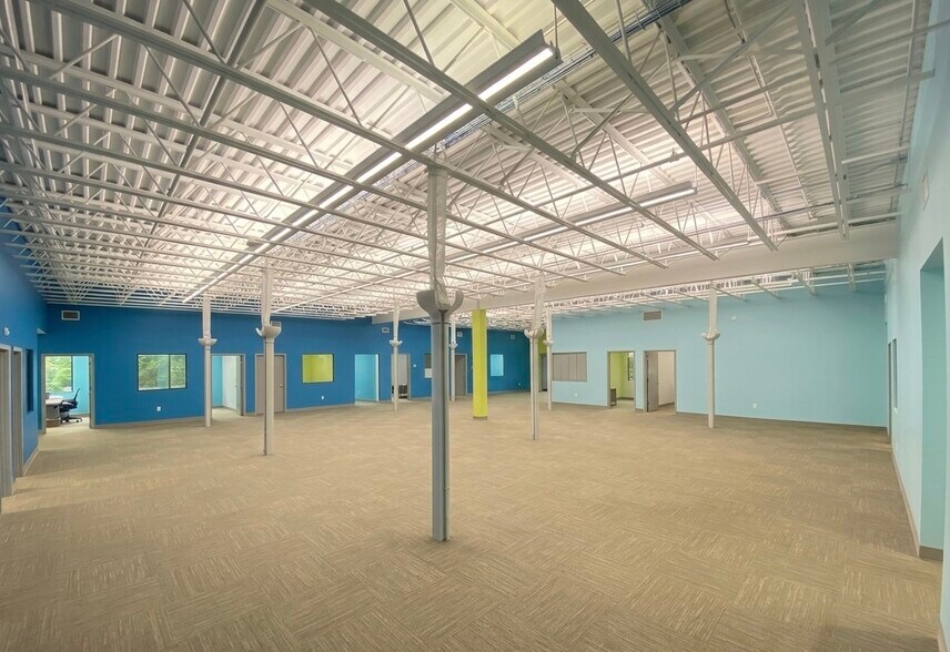 650 Mondial Pky, Streetsboro, OH à vendre - Photo du bâtiment - Image 3 de 10