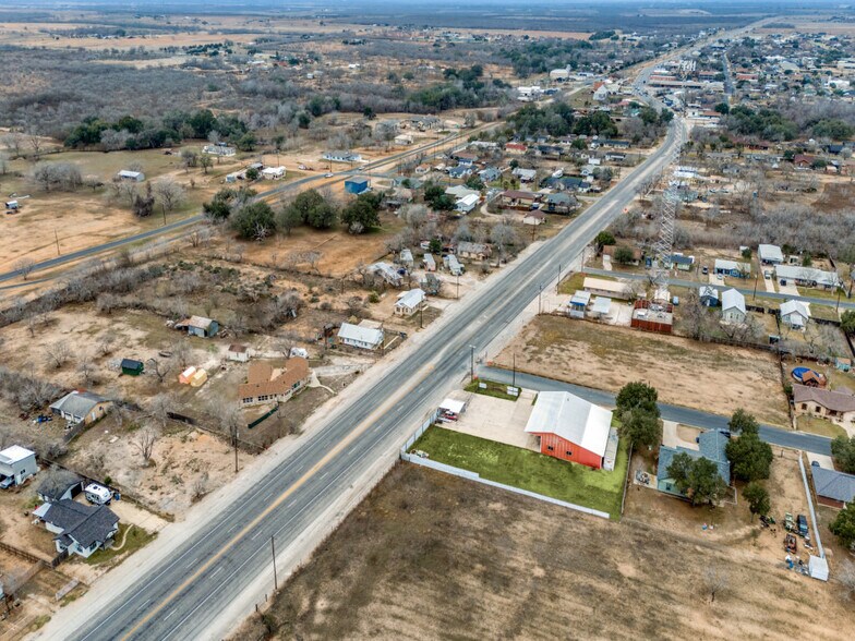 601 S Storts St, Poth, TX à vendre - Photo du bâtiment - Image 3 de 20