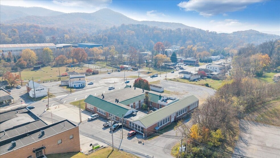 5383 Lee Hwy, Troutville, VA à vendre - Photo du bâtiment - Image 3 de 51