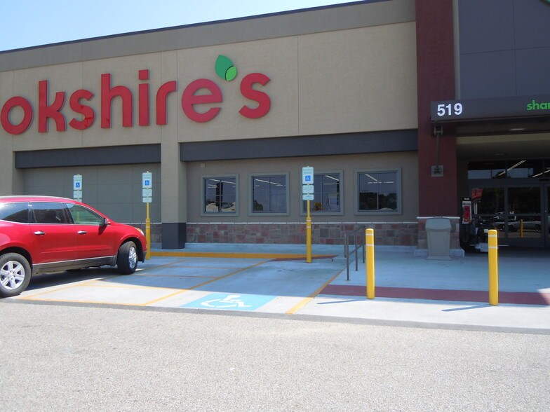 511-521 E Yeagua St, Groesbeck, TX à louer - Photo du bâtiment - Image 2 de 2