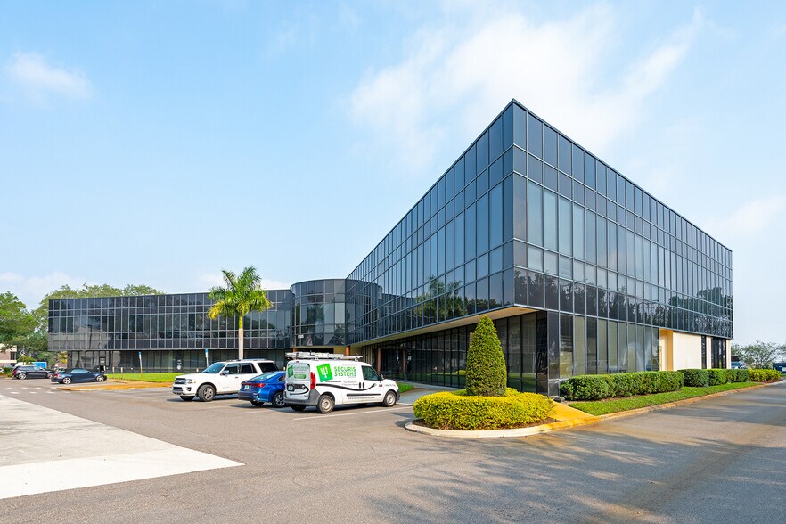 5005 W Laurel St, Tampa, FL à louer - Photo du bâtiment - Image 2 de 9