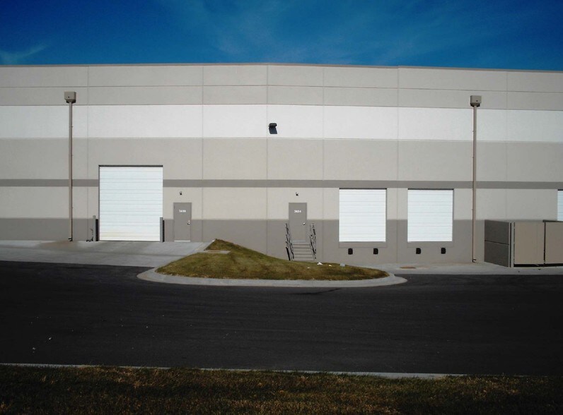 2650-2658 NE Hagan Rd, Lee's Summit, MO à louer - Photo du bâtiment - Image 2 de 2