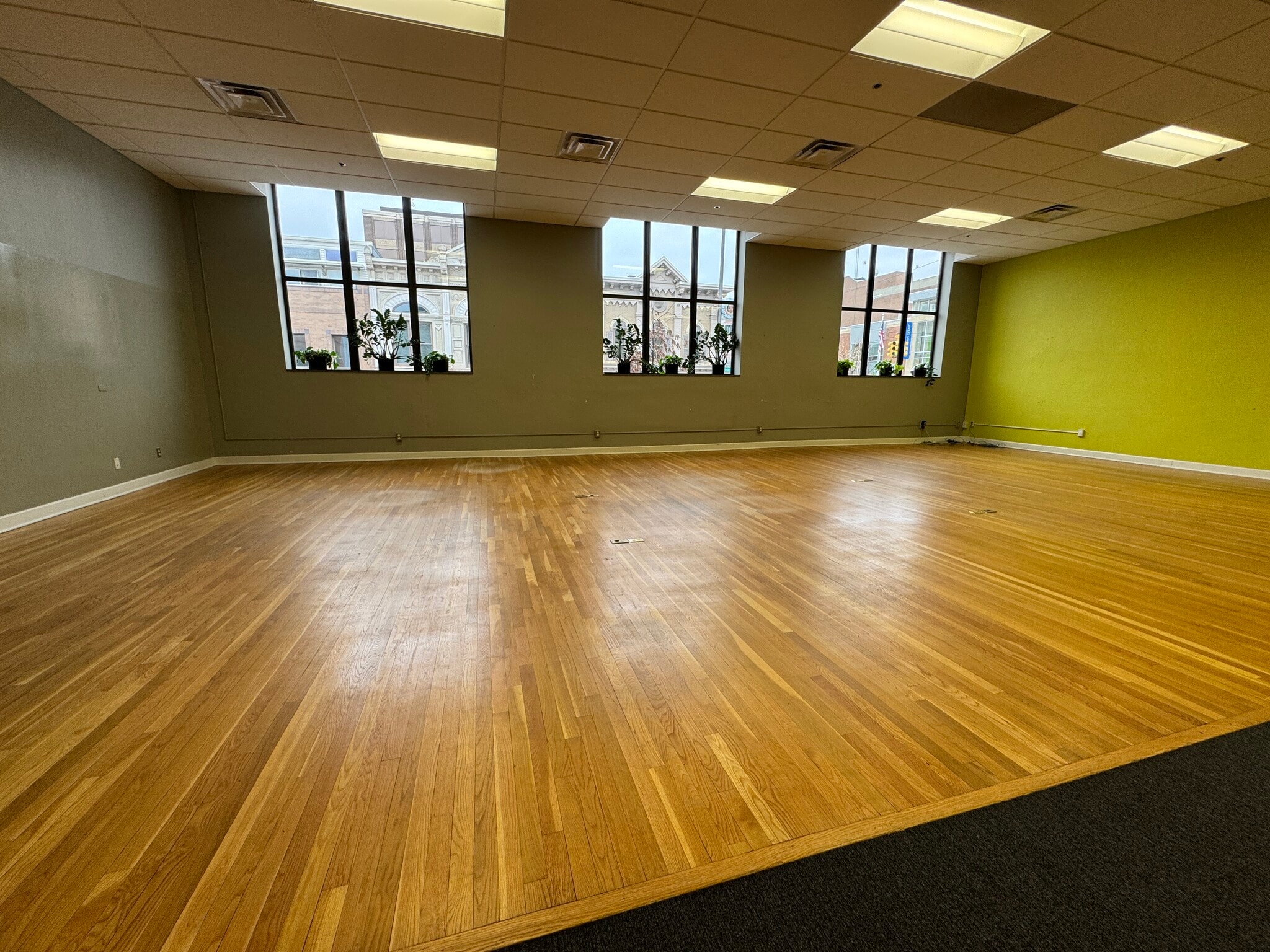 206 S 5th Ave, Ann Arbor, MI for lease Interior Photo- Image 1 of 10